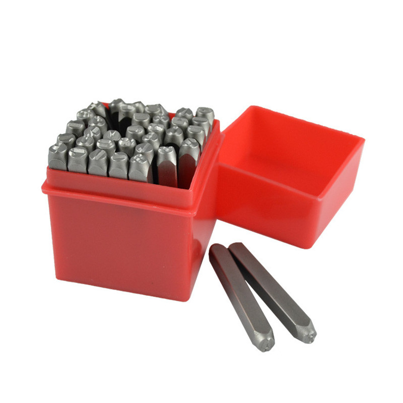 COFFRET LETTRES ET NUMEROS A FRAPPER 5MM 52422